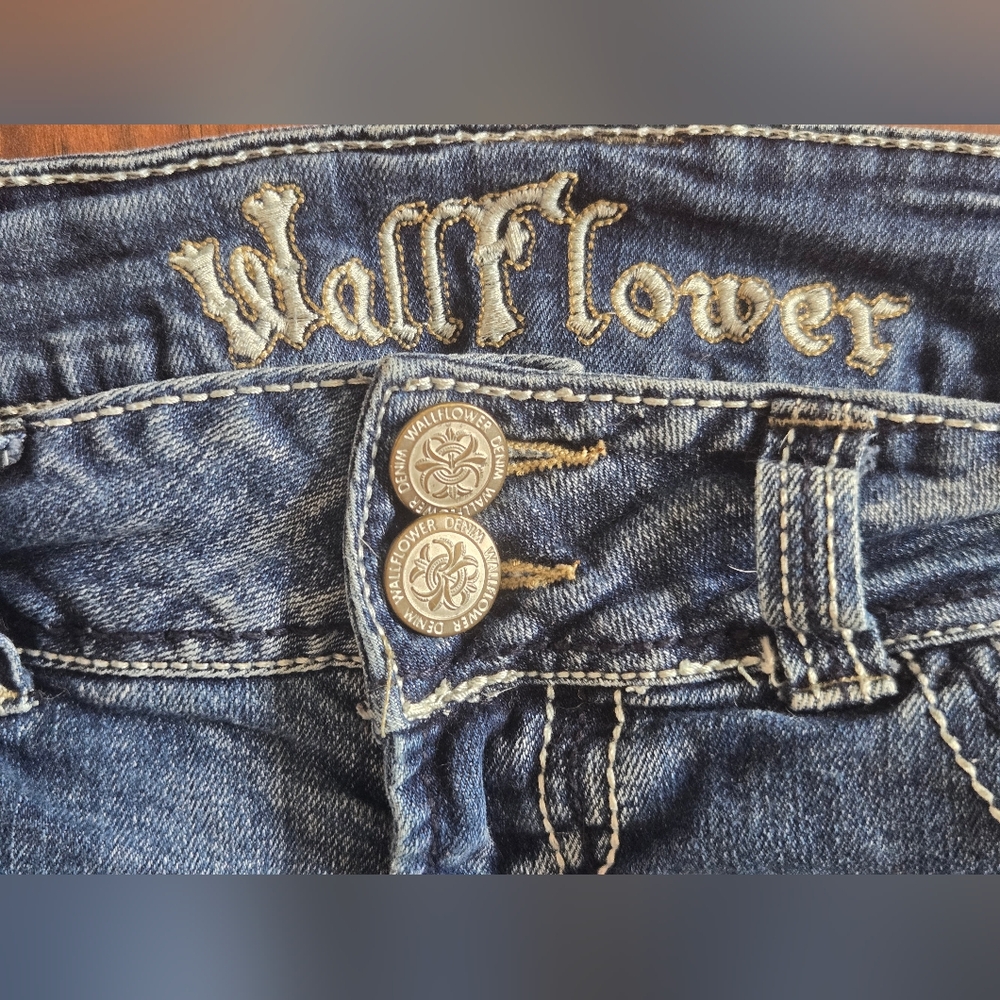 Wallflower Distressed Women's Jeans - Picture 3 of 4